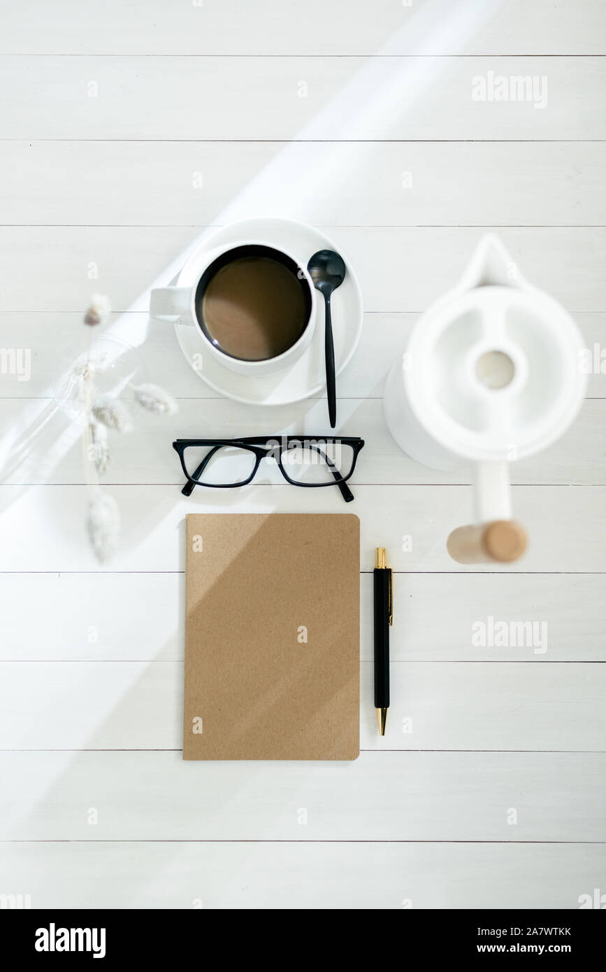 Minimalistische Arbeitsbereich Flatlay Stockfoto