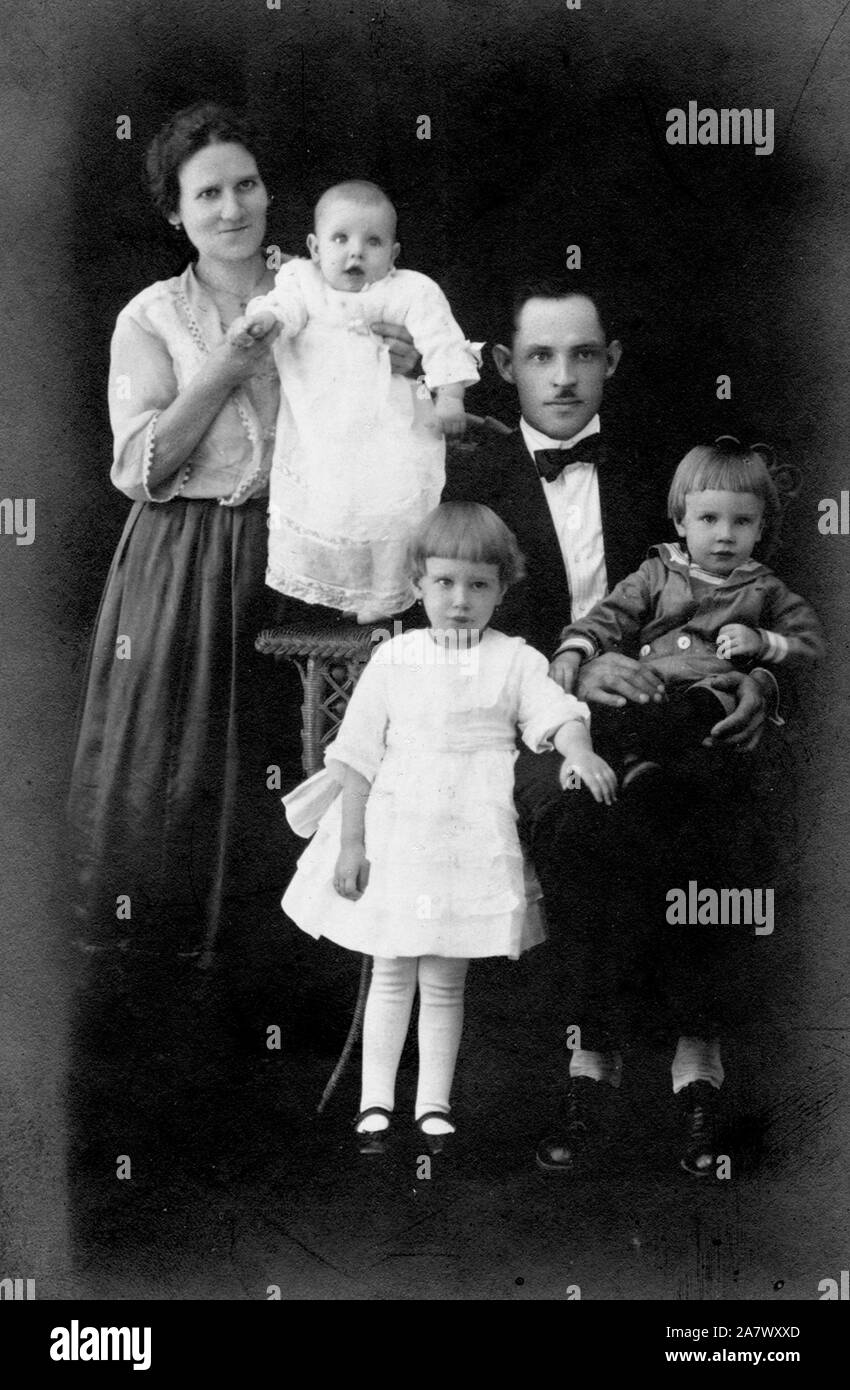 Eine polnische Einwanderer nach Amerika Familie mit Ihren Kindern, erste Generation Amerikaner, ca. 1920 Stockfoto