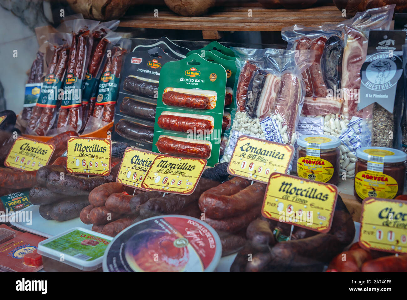 Chorizo, morcilla und longaniza Wurst in Essen Shop in Oviedo in Asturien, Spanien Stockfoto