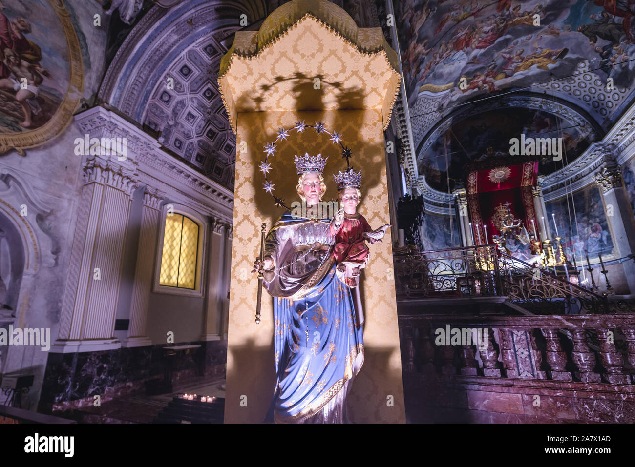 Madonna mit Kind Statue der Heiligen Maria von der Ankündigung der Kathedrale in Palermo Küstenstadt im Großraum Stadt Catania, Sizilien, Italien Stockfoto