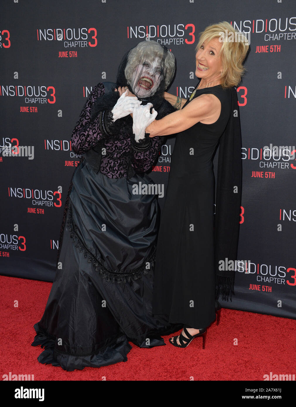 LOS ANGELES, Ca - JUUNE 5, 2015: Schauspielerin Lin Shaye & Der schwarze Braut an die Uraufführung ihres Films hinterlistig Kapitel 3 an der TCL Chinese Theater, Hollywood. © 2015 Paul Smith/Featureflash Stockfoto