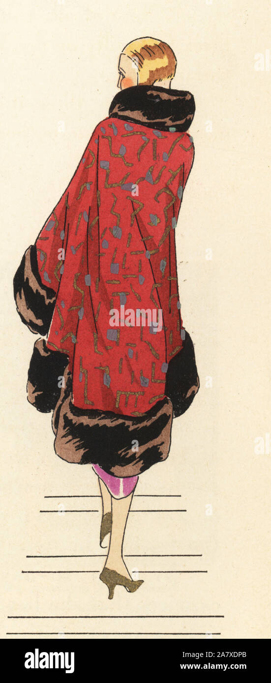 Frau in Abend Mantel von Rot und Gold lame mit Sable getrimmt. Papierkörbe pochoir (Schablone) Lithographie von der Französischen luxus Mode Magazin Kunst, Gicht, Beauté, 1925. Stockfoto