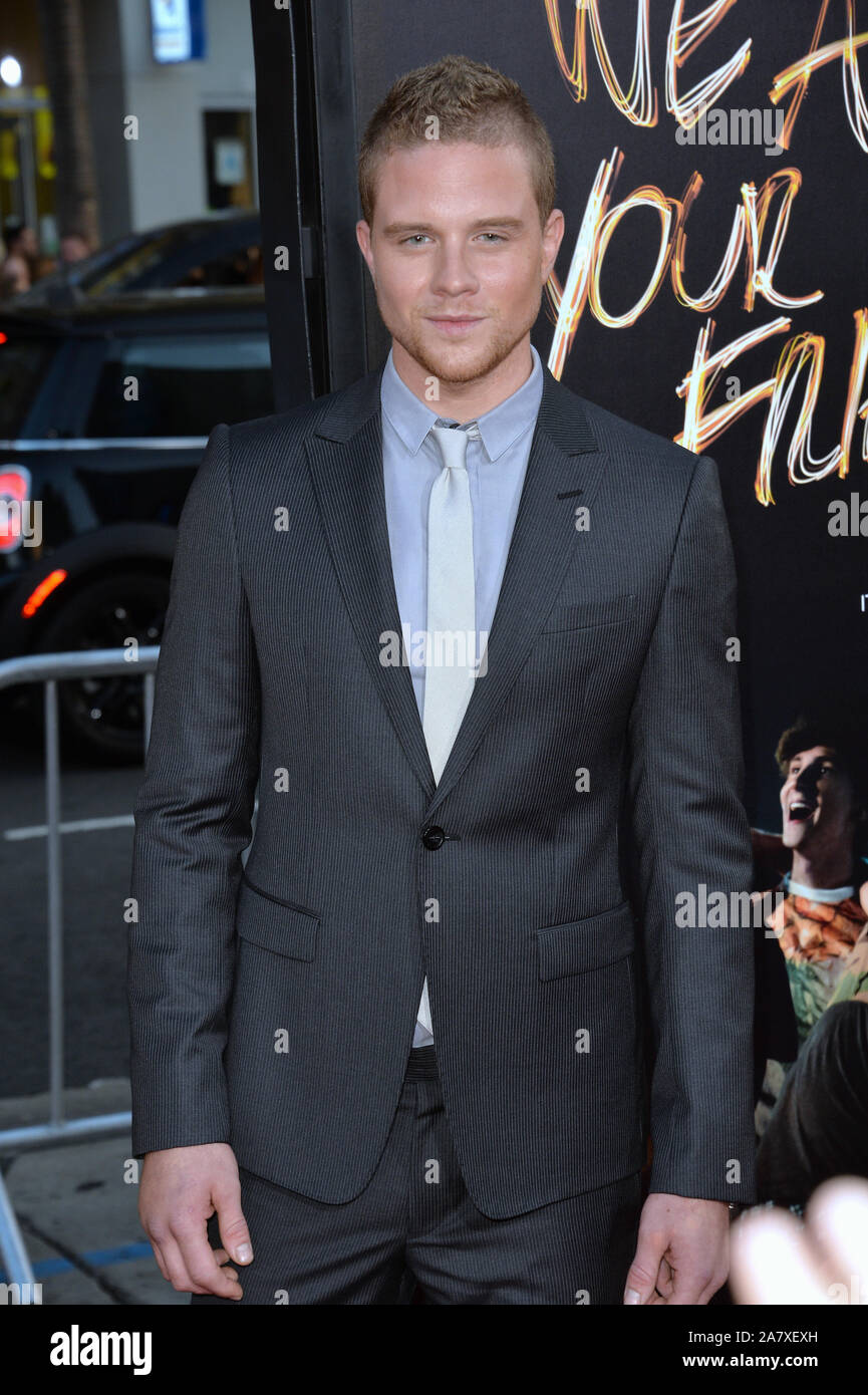 LOS ANGELES, Ca - 20. AUGUST 2015: Jonny Weston auf der Los Angeles Premiere seines Films "Wir sind Freunde" an der TCL Chinese Theater, Hollywood. © 2015 Paul Smith/Featureflash Stockfoto