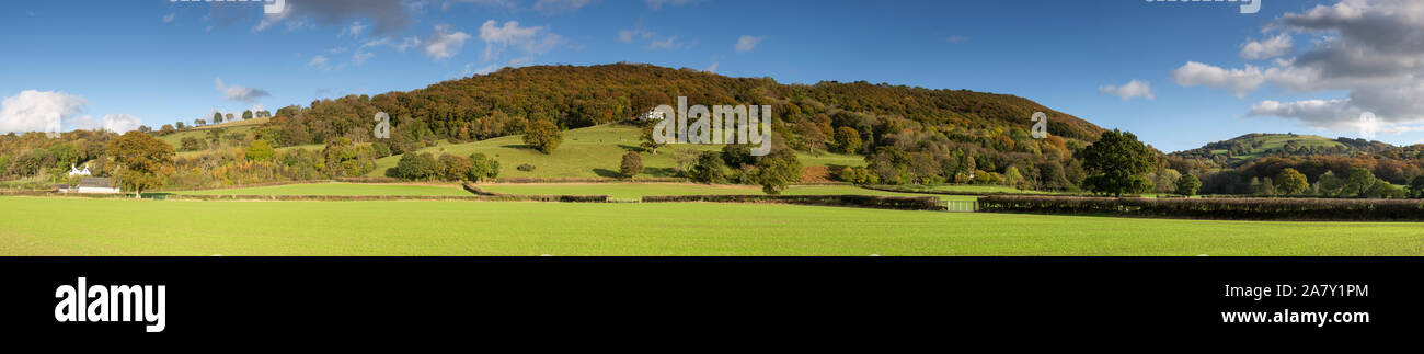 Hügelige Ackerland in der Nähe von Llanwrst in Nord Wales Stockfoto