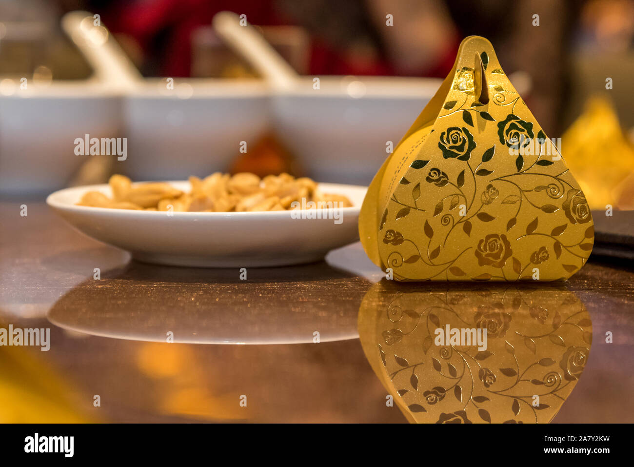 Kleine Goldene Hochzeit Abendessen Tür Geschenk Stockfoto