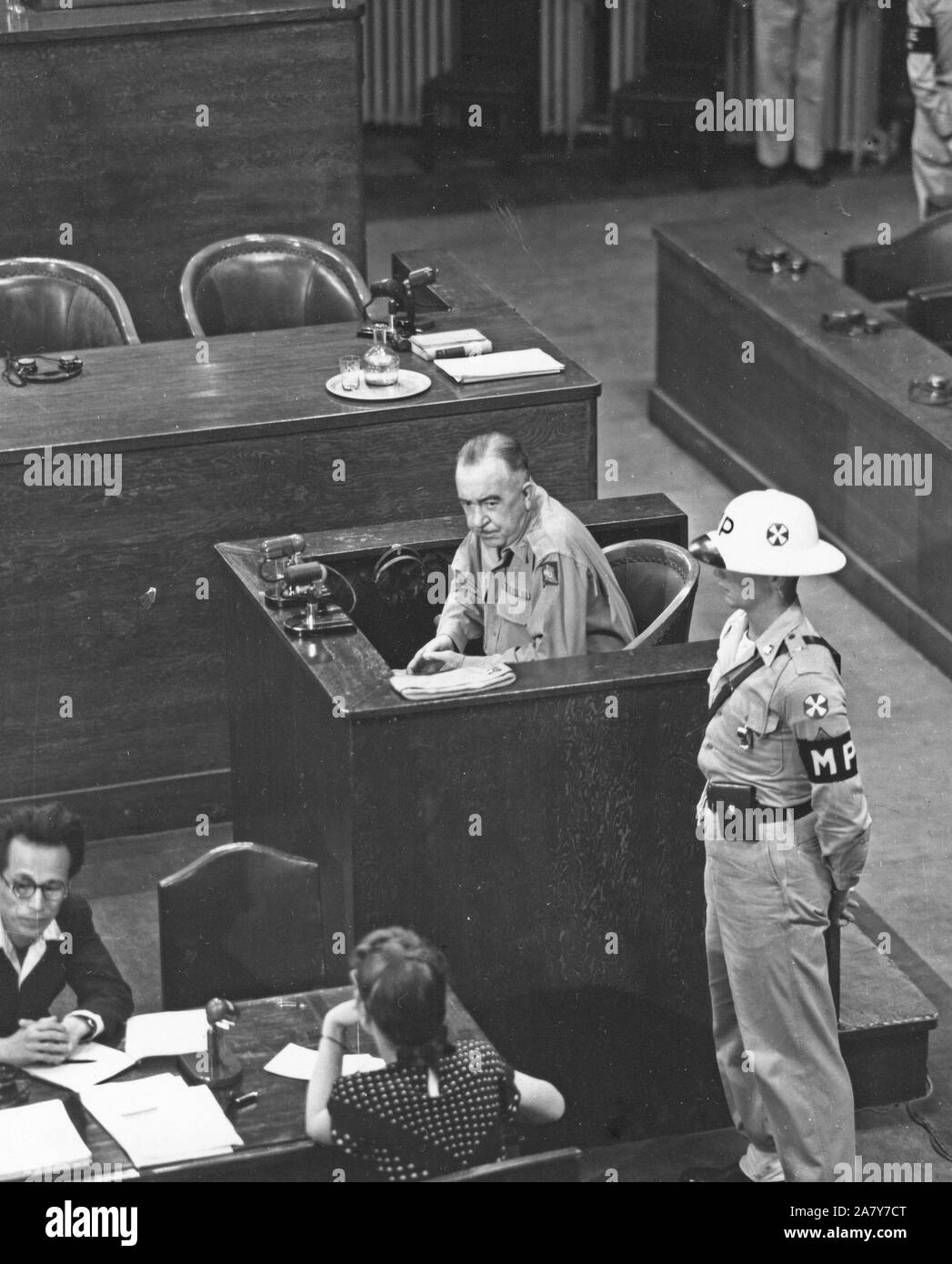 Oberst Rufus S. Bratton, US Army, erscheint als Zeuge vor dem Internationalen Militärtribunal für den fernen Osten, Krieg Ministerium Gebäude, Tokio, Japan. Aug 1947 Stockfoto