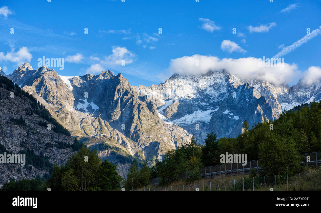 Die Alpen gesehen von der anderen Seite der Mon Blanc Tunnel, Italien Europa EU Stockfoto