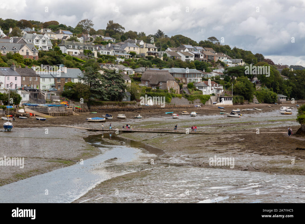 Die Ebbe Causeway zwischen Noss Mayo und Newton Ferrers in Devon. Stockfoto