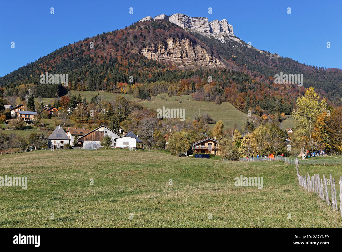 Chamechaude Gipfel als von Le Sappey Dorf, Chartreuse gesehen, Französische Alpen Stockfoto