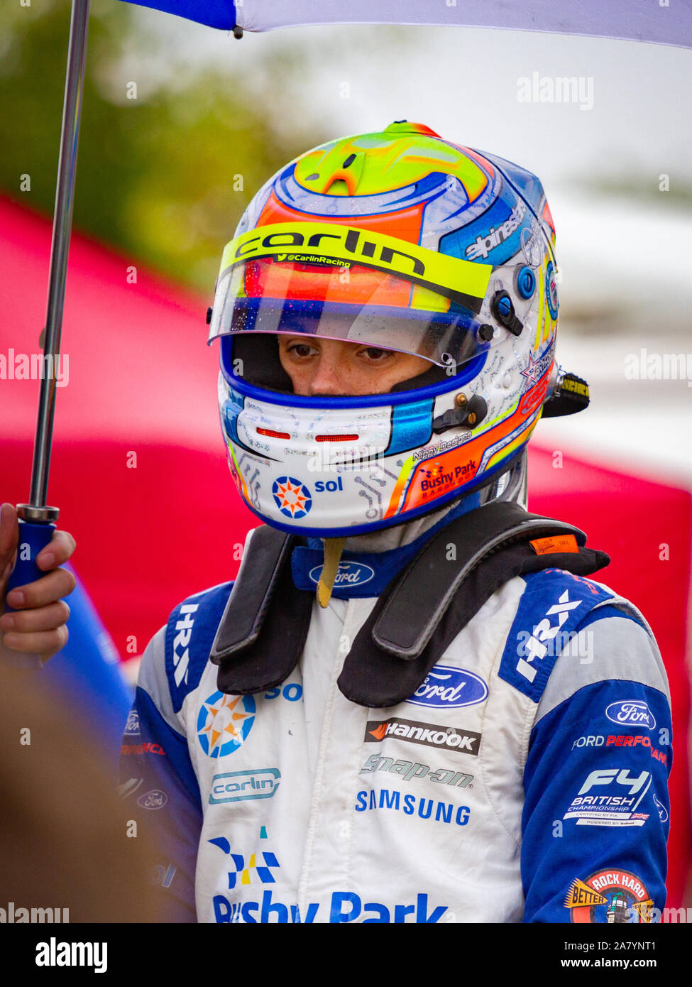Zane Maloney im Fahrerlager vor dem ersten Rennen des Tages. Britische F4. Letzten Rennwochenende der Saison. Brands Hatch, 12. Oktober 2019 Stockfoto
