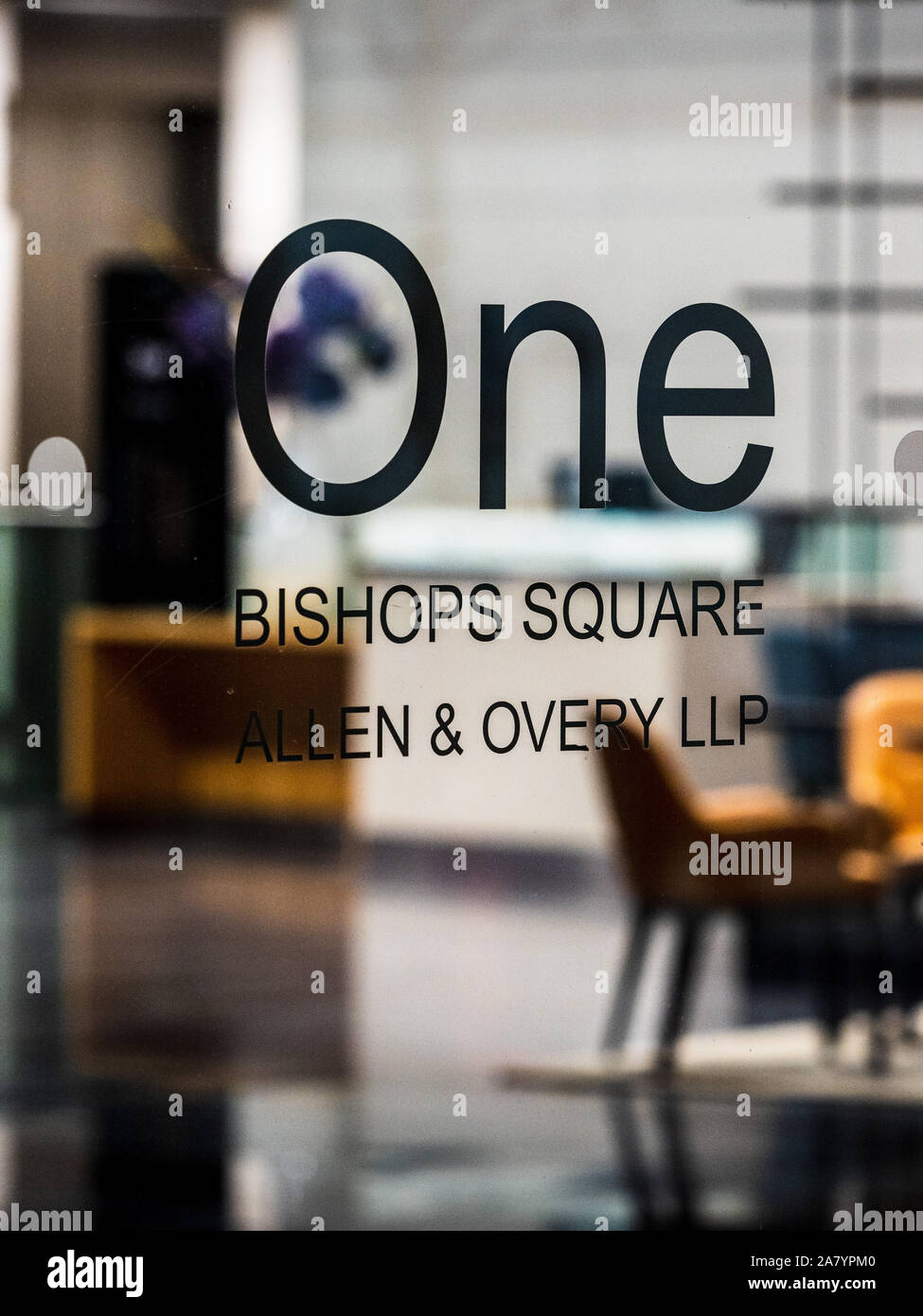 Allen & Overy LLP-Büros der Kanzlei Allen & Overy LLP an einem Bishop's Square im Londoner Spitalfields Market Development Stockfoto