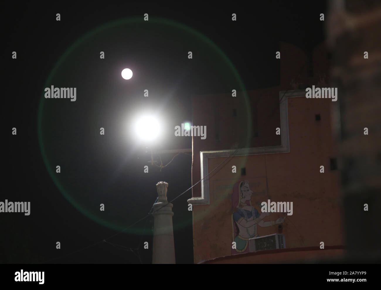 Ein Mond Halo im Beawar, Rajasthan, Indien. Foto von Sumit Saraswat Stockfoto