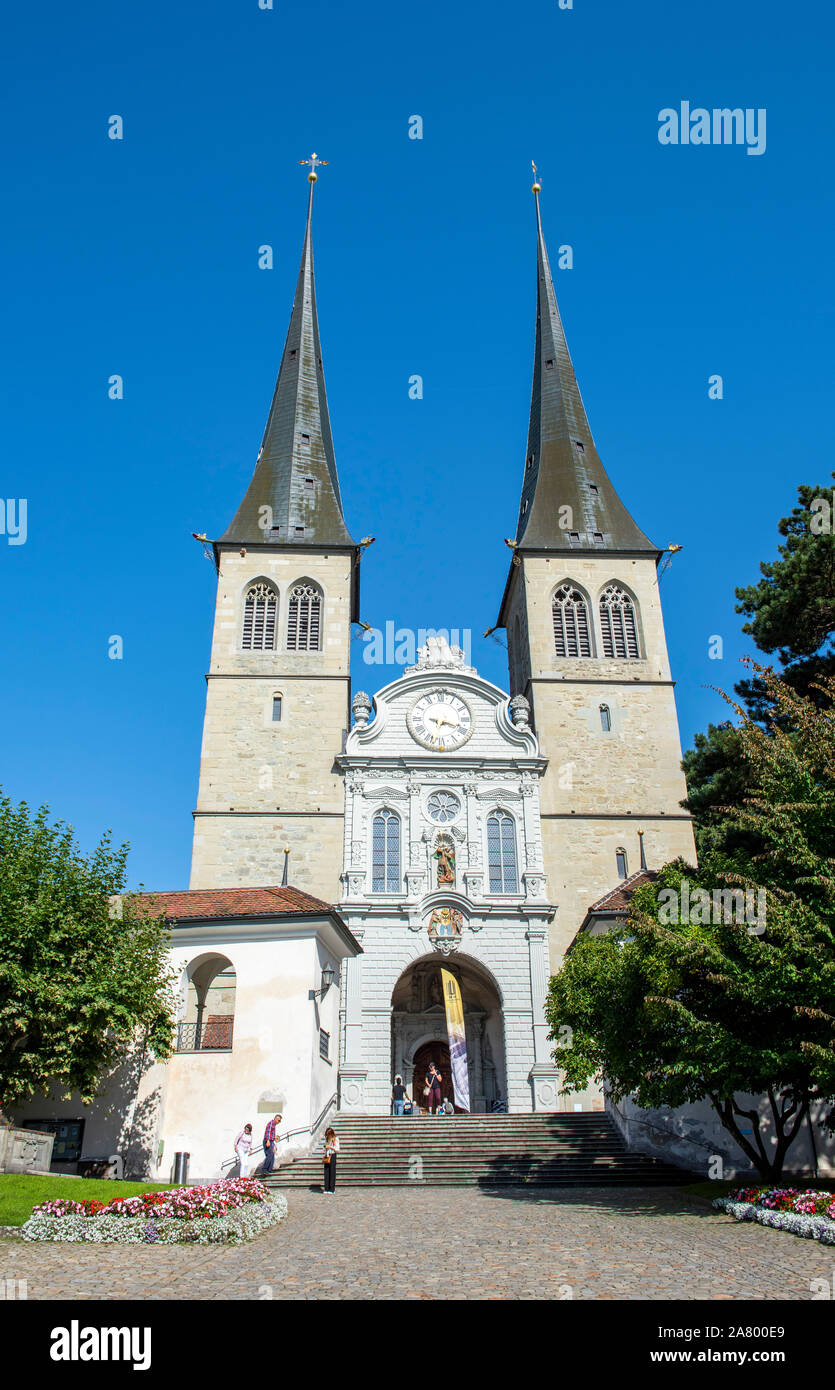 Kirche St. Leodegar in der Stadt Luzern in der Schweiz, in Europa Stockfoto Kirche St. Leodegar in der Stadt Luzern in der Schweiz, in Europa Stockfoto