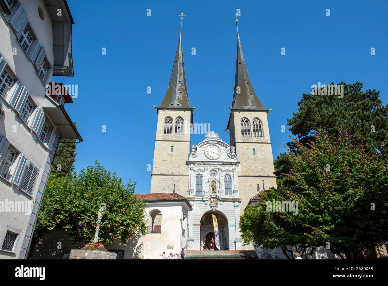 Kirche St. Leodegar in der Stadt Luzern in der Schweiz, in Europa Stockfoto Kirche St. Leodegar in der Stadt Luzern in der Schweiz, in Europa Stockfoto