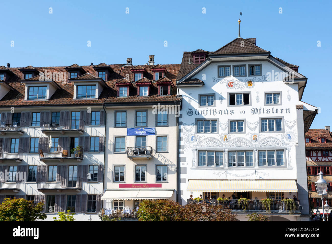 Einem sonnigen Sommertag in der Altstadt von Luzern in der Schweiz, in Europa Stockfoto Einem sonnigen Sommertag in der Altstadt von Luzern in der Schweiz, in Europa Stockfoto