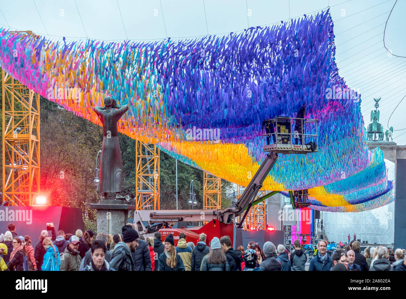 Straße des 17. Juni Berlin, Kunst Installation 'Visions in Motion" durch Los Angeles Künstler Patrick Shearn für den 30. Jahrestag des Mauerfalls. Stockfoto