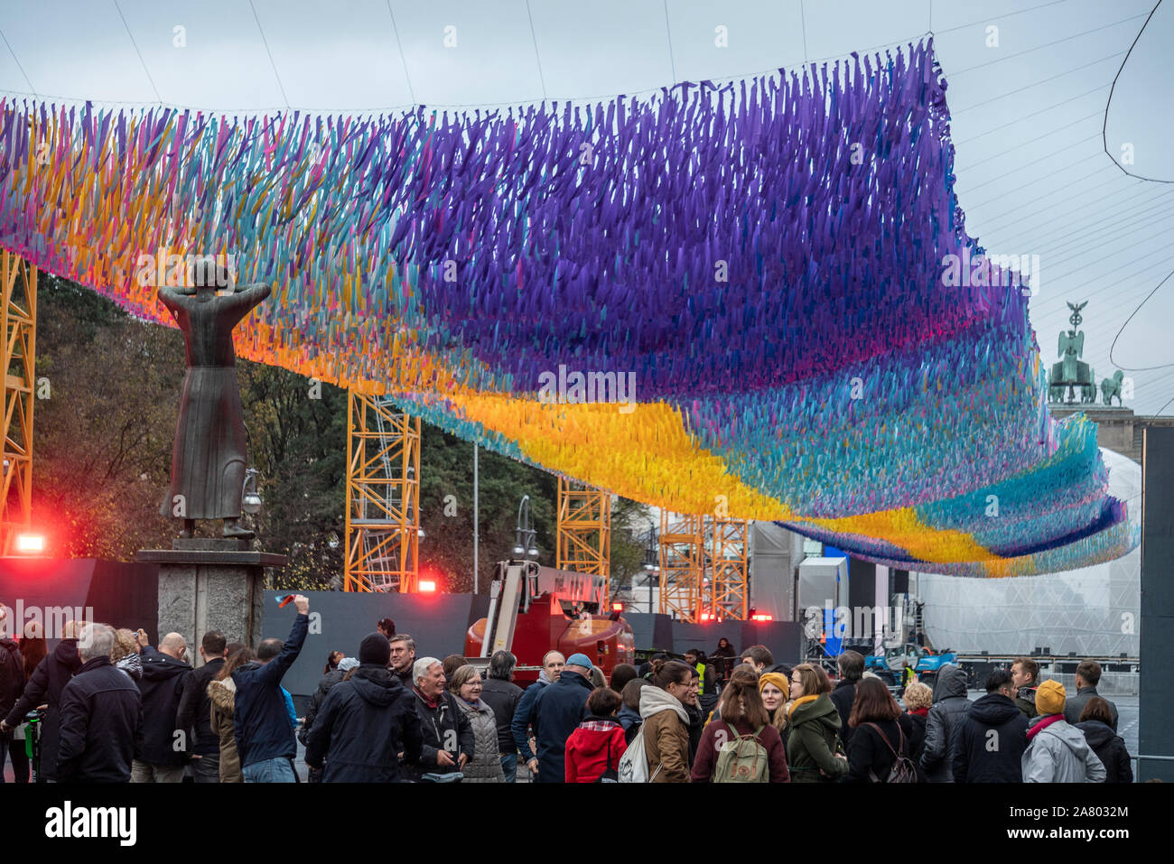 Straße des 17. Juni Berlin, Kunst Installation 'Visions in Motion" durch Los Angeles Künstler Patrick Shearn für den 30. Jahrestag des Mauerfalls. Stockfoto