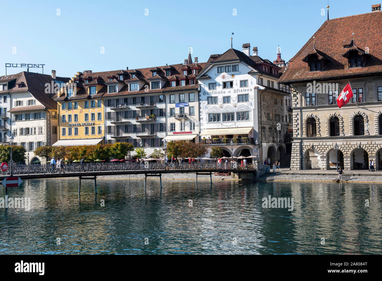Einem sonnigen Sommertag in der Altstadt von Luzern in der Schweiz, in Europa Stockfoto Einem sonnigen Sommertag in der Altstadt von Luzern in der Schweiz, in Europa Stockfoto