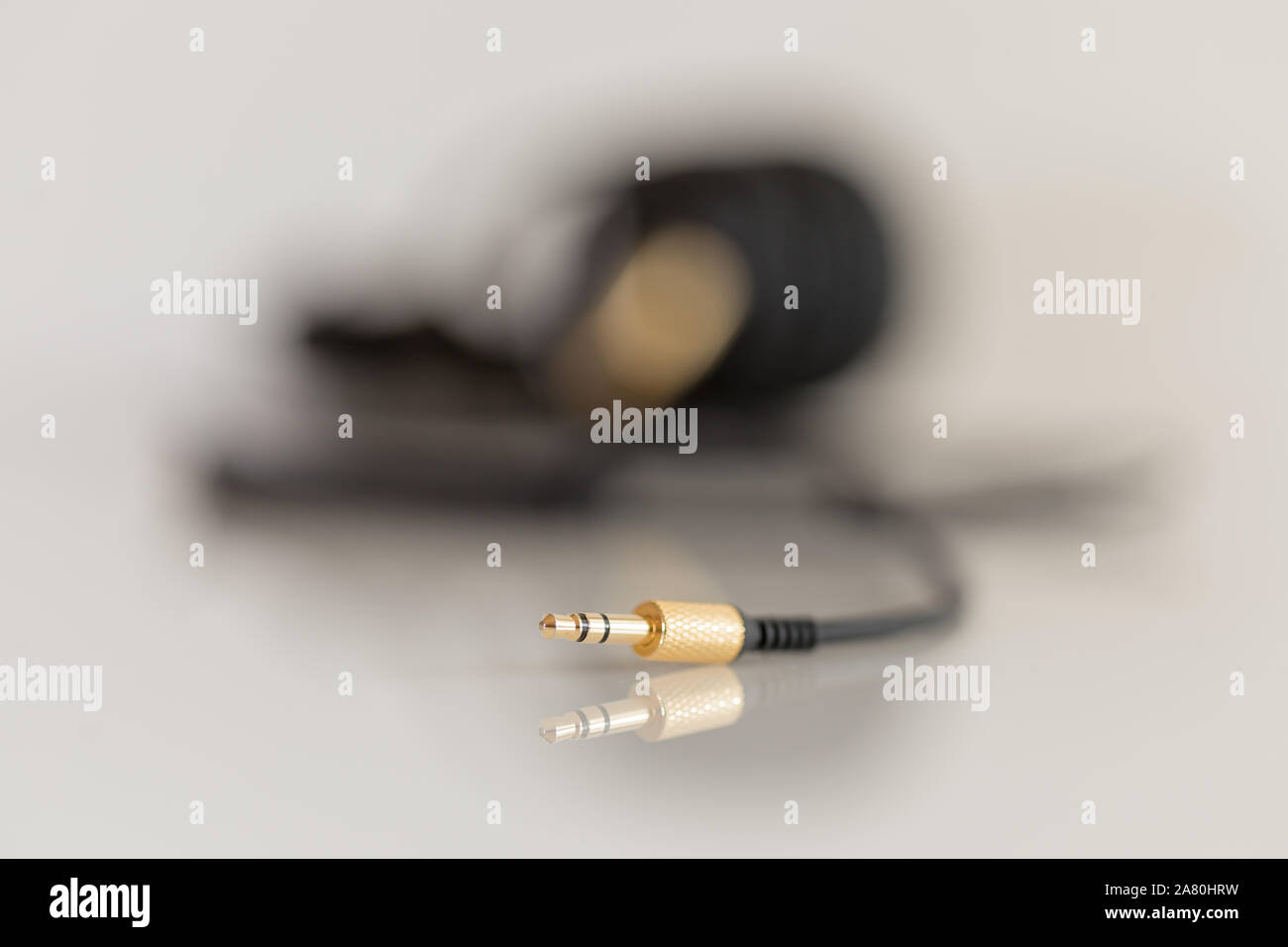 Ausschneiden eines Stereo Klinkenstecker Stockfoto
