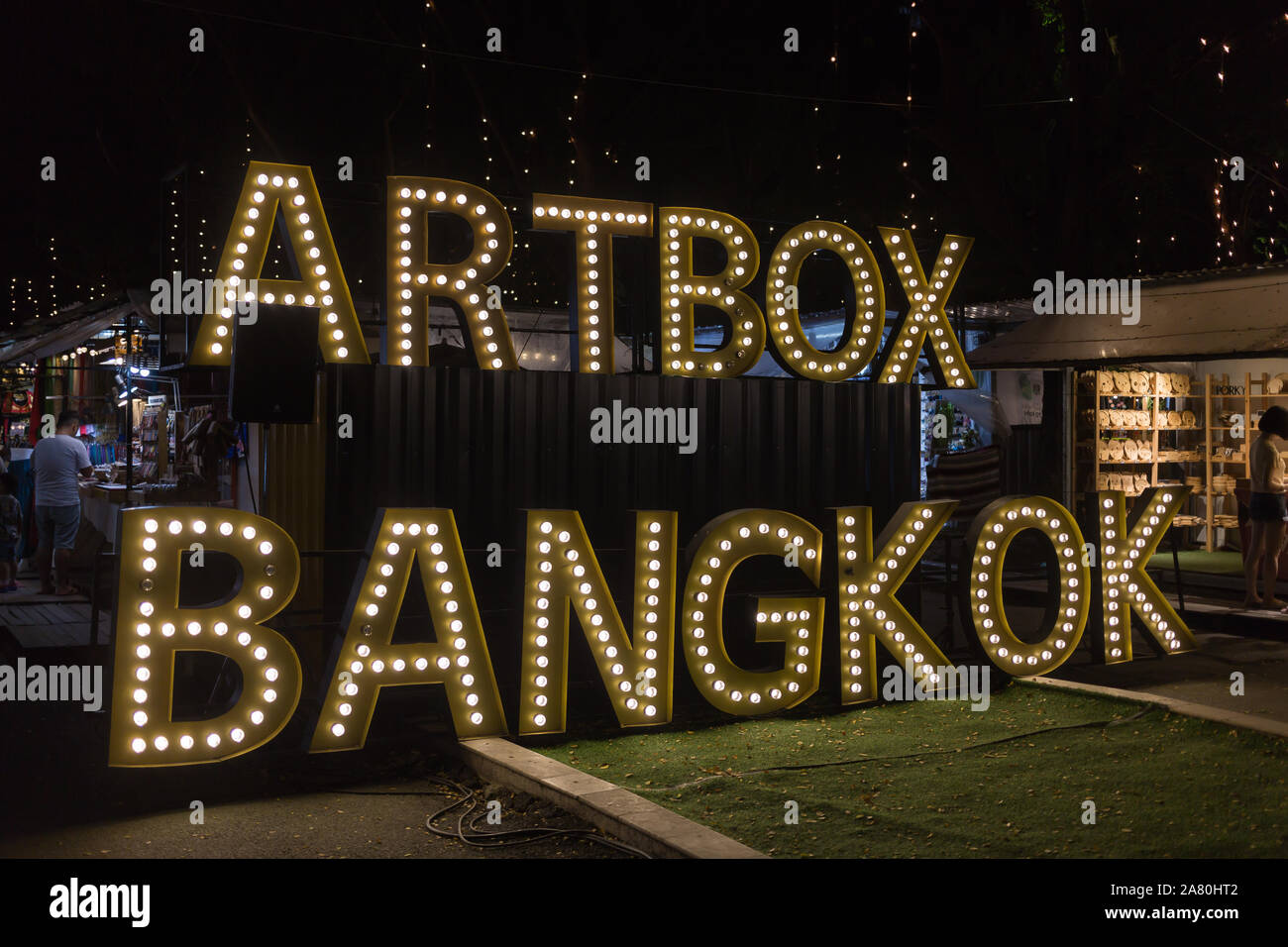 ARTBOX Nacht Markt Zeichen in Bangkok, Thailand Stockfoto