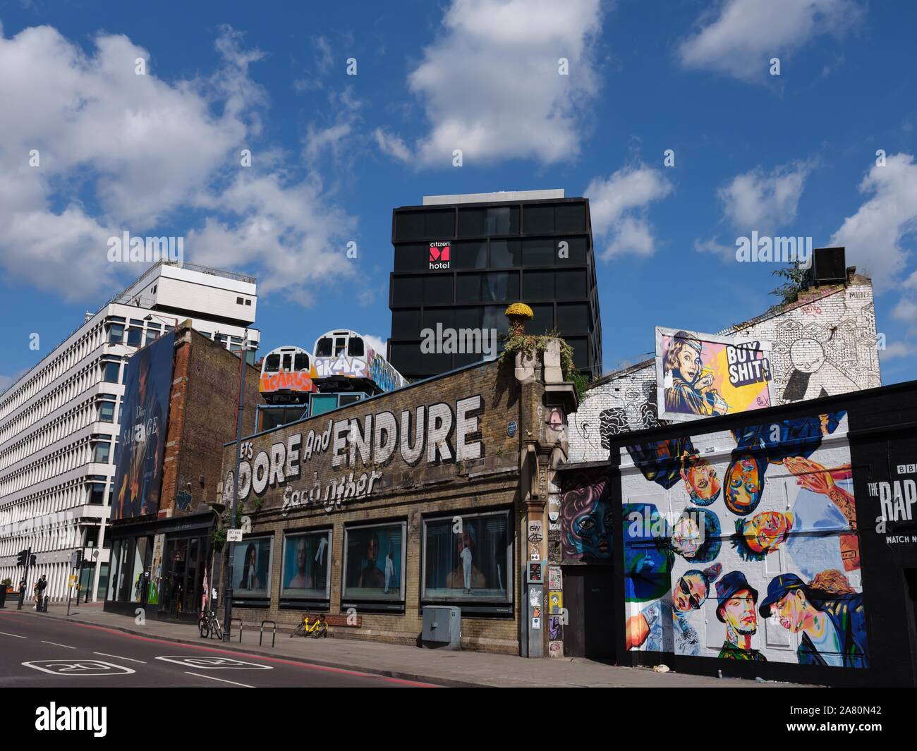 Graffiti und Stillgelegten U-züge Shoreditch London Stockfoto