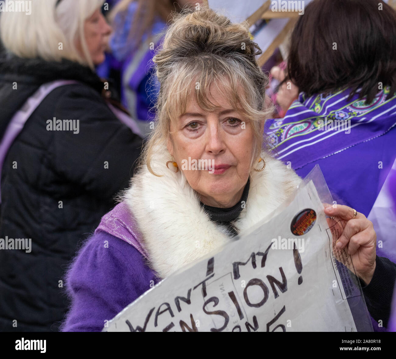 London, Großbritannien 5. Nov. 2019 Frauen gegen staatliche Rente Ungleichheit (Waspi) Demonstration vor dem Parlament in London UK, gegen Änderungen im Status der Frauen Pensionsalter protestieren. Kredit Ian DavidsonAlamy leben Nachrichten Stockfoto