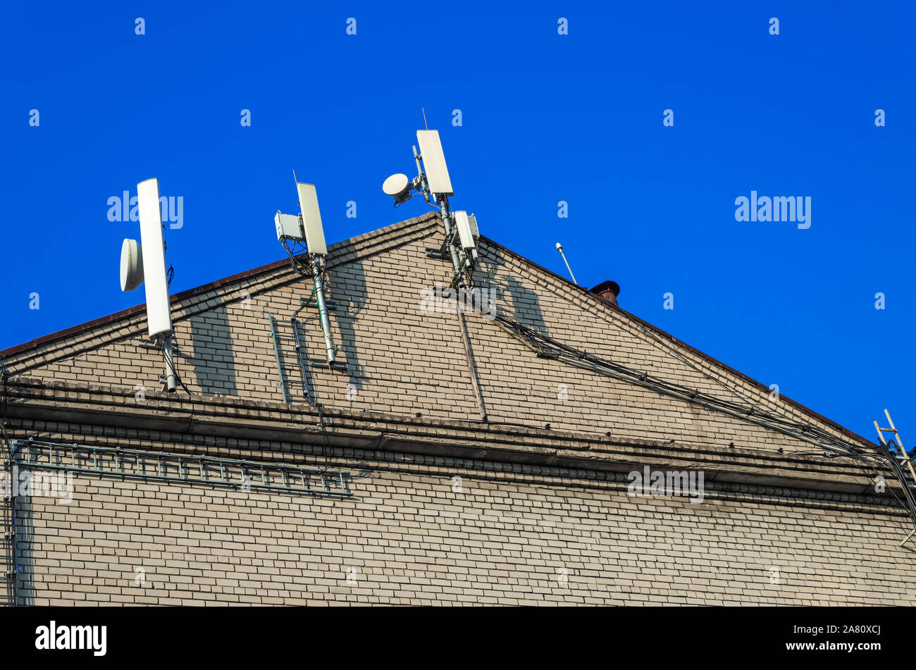 Viele Kommunikation Antennen auf ein Antennenmast auf Monte Cardada,  Schweiz Stockfotografie - Alamy