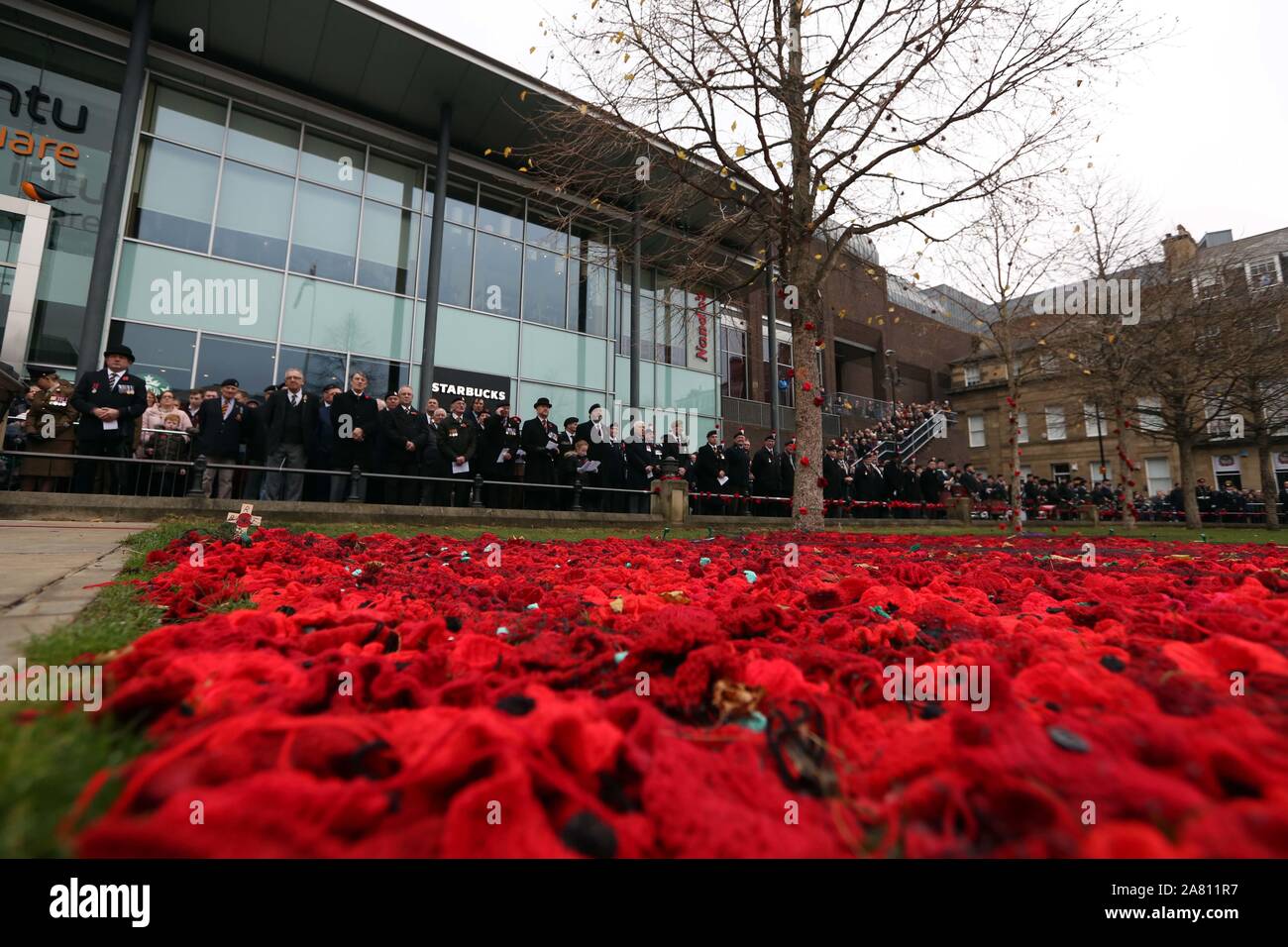 Tausende in den Straßen von Newcastle die Erinnerung Tag der Parade an der Alten Eldon Square zu beobachten, am Sonntag, den 11. November 2018. Stockfoto