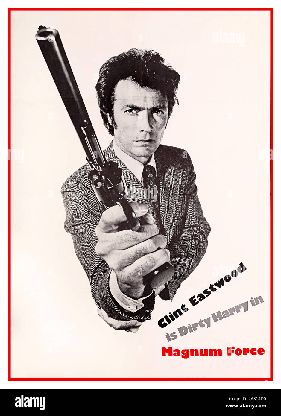 Magnum Force Dirty Harry American Movie Film Werbeplakat für Magnum Force (1973) mit Clint Eastwood als Dirty Harry. Dieses Poster im ungewöhnlichen Format wurde im Rahmen des 50. Jubiläums der Warner Brothers produziert und als „Giveaway“ für die Öffentlichkeit in kleinen Mengen gedruckt. Magnum Force ist ein US-amerikanischer Action-Thriller aus dem Jahr 1973 und der zweite, der Clint Eastwood als eigenwilliger Cop Harry Callahan mit Clint Eastwood Hal Holbrook Mitchell Ryan David Soul Felton Perry Robert Urich unter der Regie von Ted Post in der Hauptrolle zeigt Stockfoto