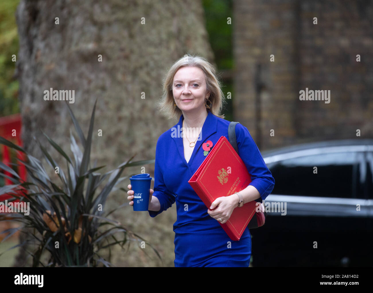 Liz Truss, Staatssekretär für internationalen Handel und der Präsident des Board of Trade, Ministerin für Frauen und Gleichstellung, kommt für das Kabinett. Stockfoto