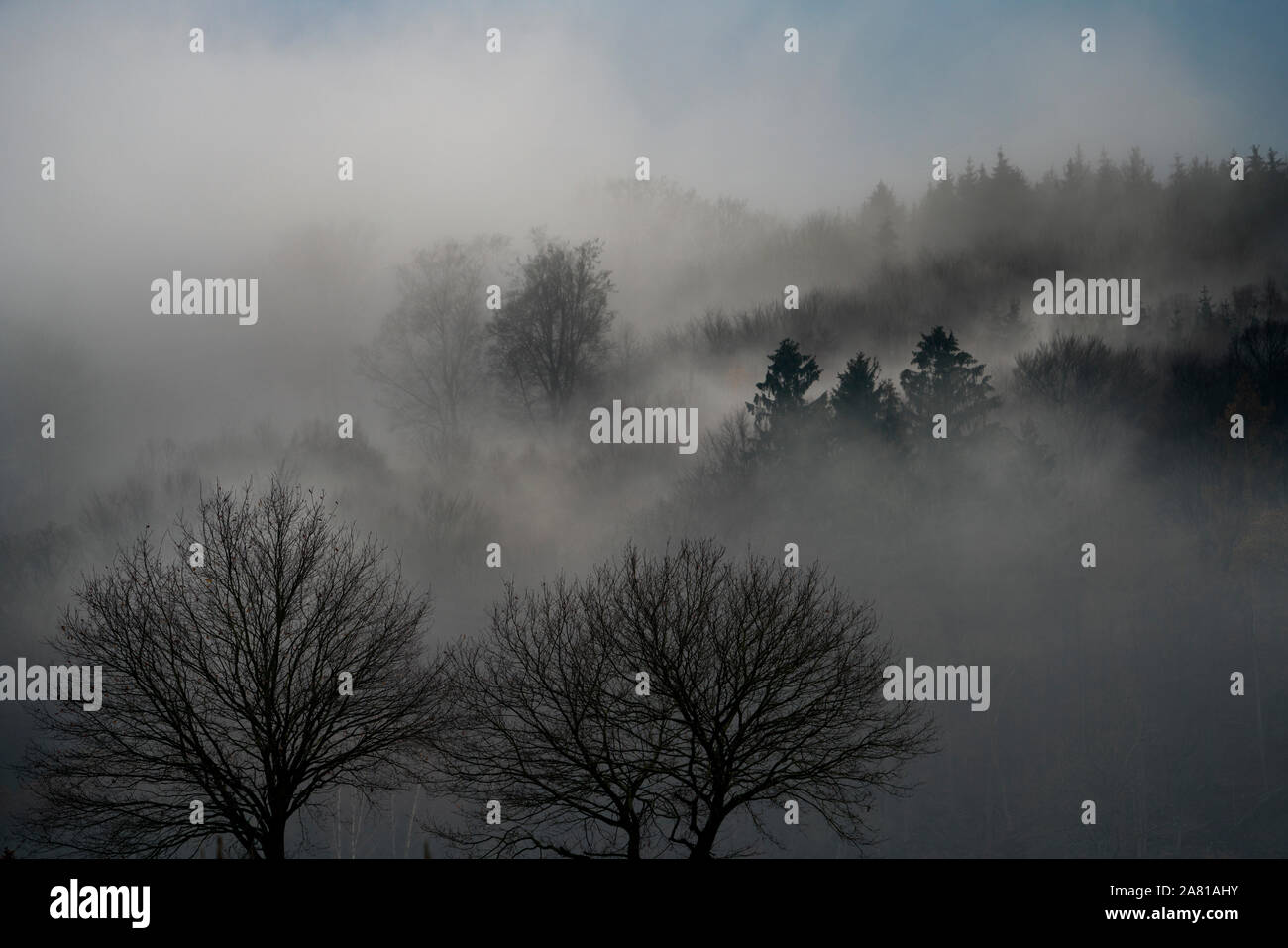 Nebligen moluntains Fotos und Bildmaterial in hoher Auflösung Alamy