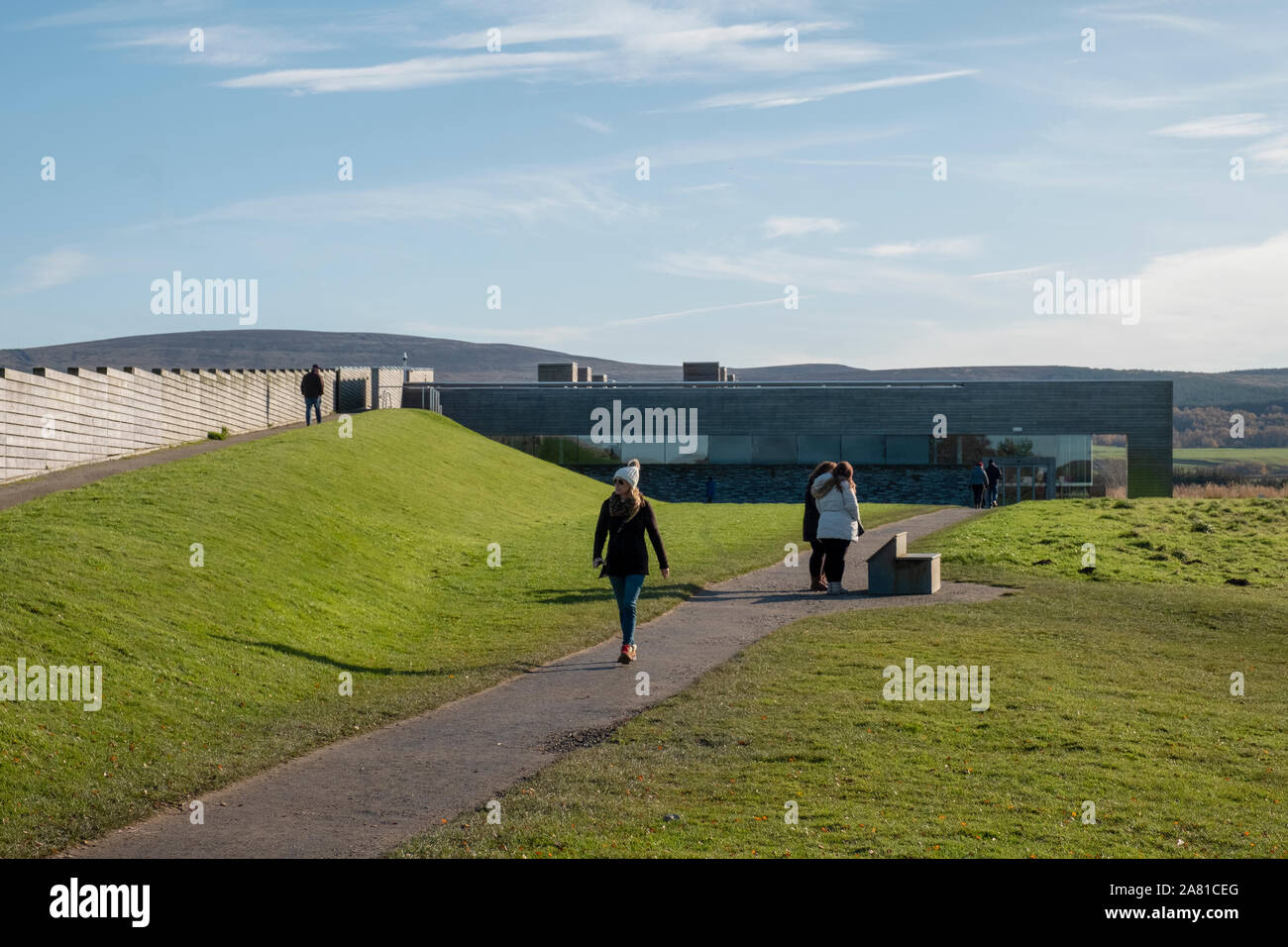 Besucher auf dem Schlachtfeld von Culloden, Culloden Moor, Inverness. Stockfoto