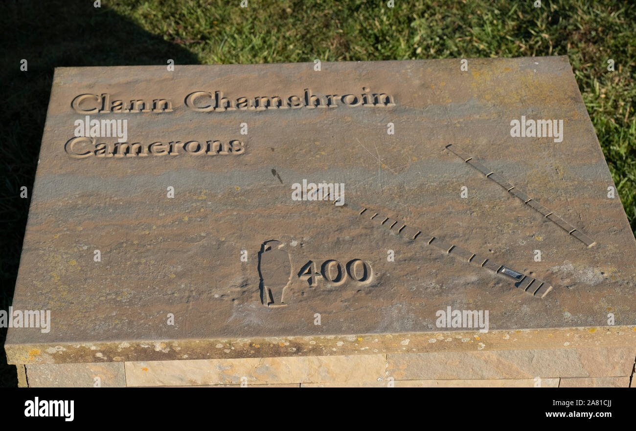 Gedenkstein markiert die Position der Clan Cameron clansmen während der Schlacht von Culloden im April 1746. Culloden Moor, Inverness. Stockfoto