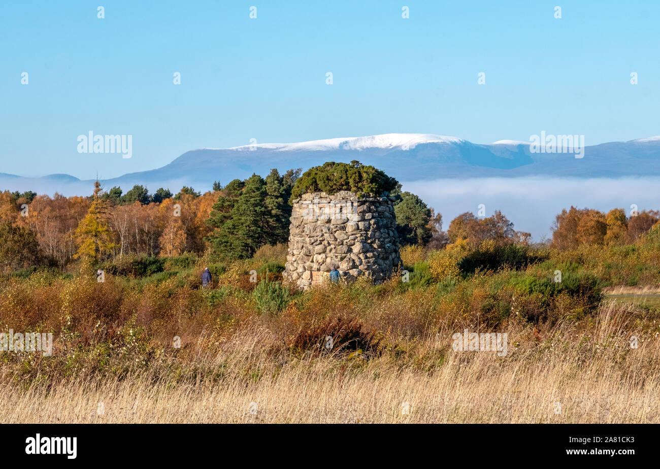 Das Schlachtfeld von Culloden memorial Cairn, die highlanders, die in der Schlacht von Culloden am 16. April 1746 kämpfte sich erinnern. Culloden Moor, Inverness Stockfoto