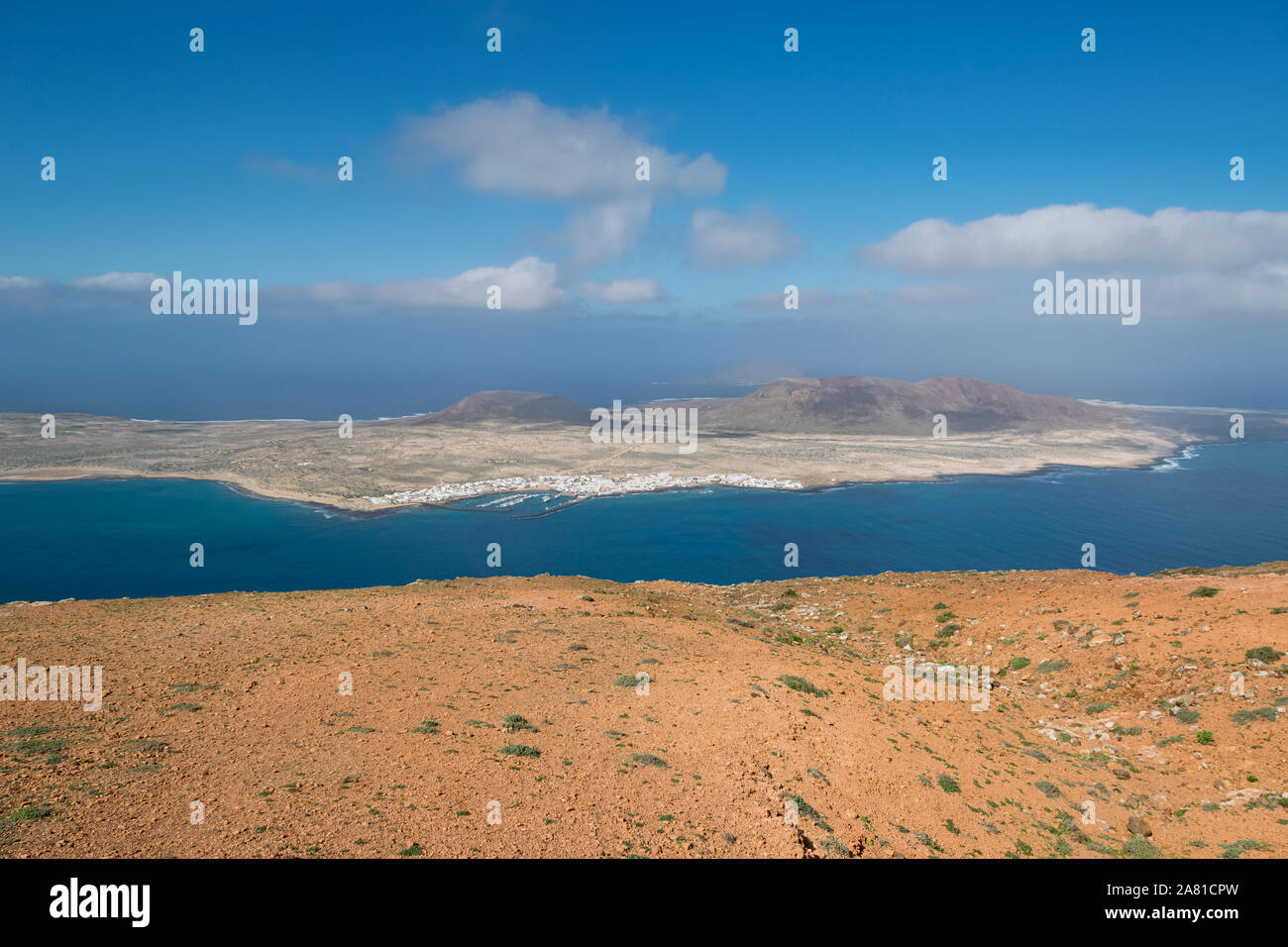 Insel La Graciosa aus Lanzarote gesehen Stockfoto