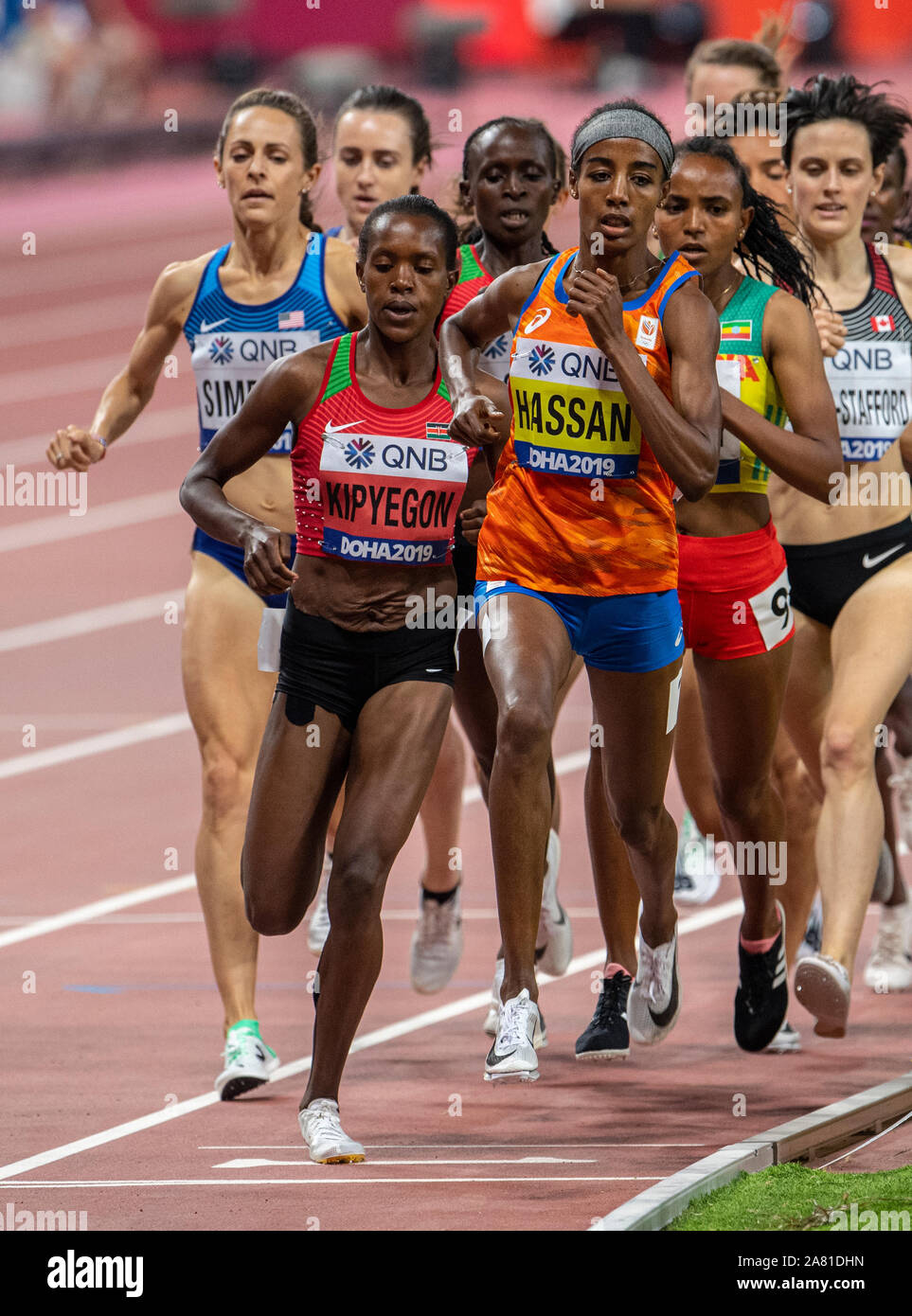 DOHA - Katar OKT 5: Sifan Hassan von den Niederlanden konkurrieren in der 1500m-Finale am Tag 9 der 17. IAAF Leichtathletik WM 2019, Kalifa Stockfoto