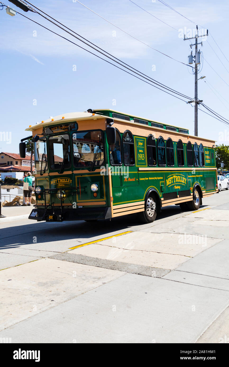 Die MST, Monterey Salinas Transit, Trolleybus, Cannery Row, Monterey, Kalifornien, Vereinigte Staaten von Amerika. Stockfoto