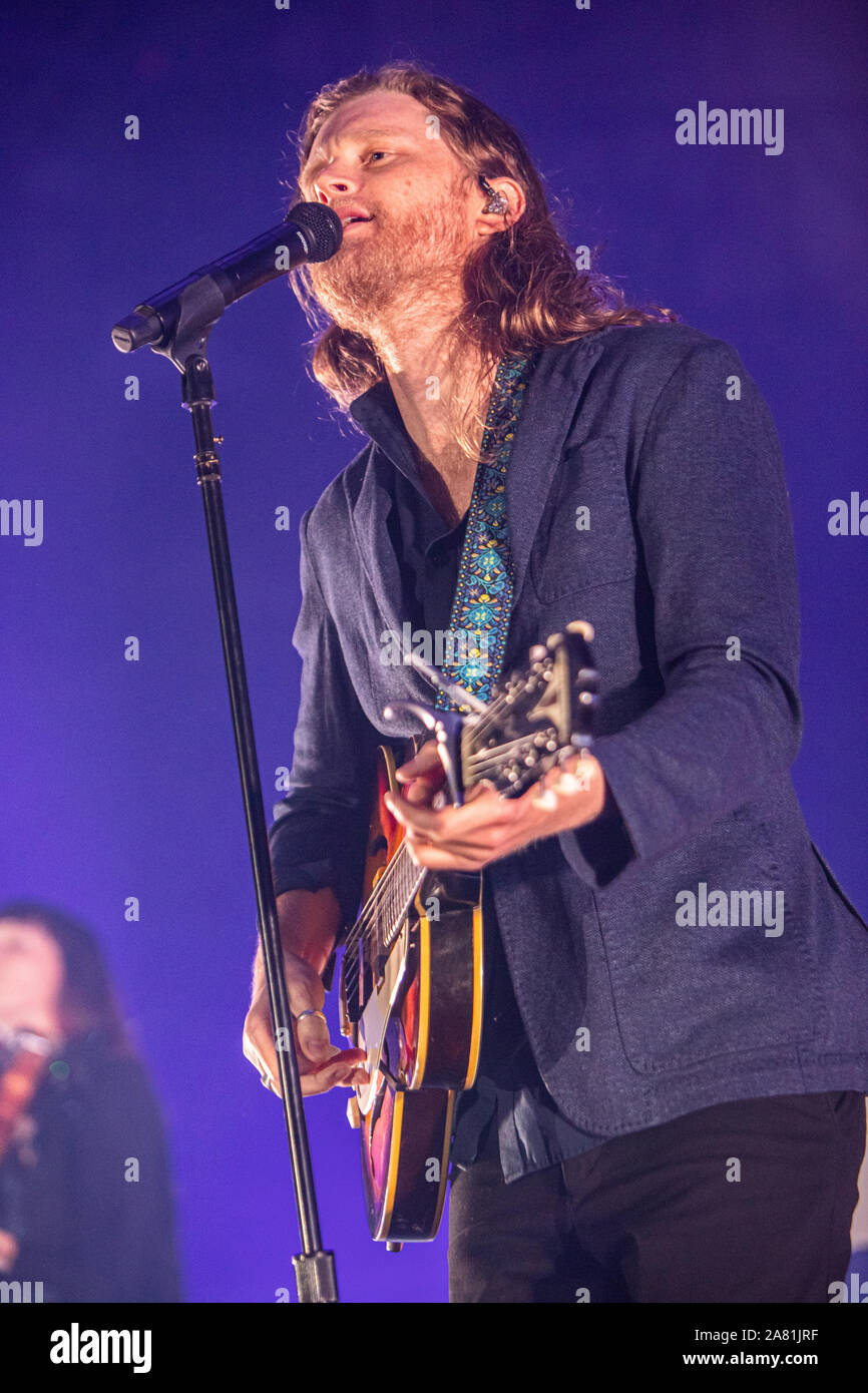 Mailand Italien. 04. November 2019. American Folk/Rock Band DIE LUMINEERS führt live auf der Bühne im Alcatraz während der 'UK and European Tour 2019". Stockfoto