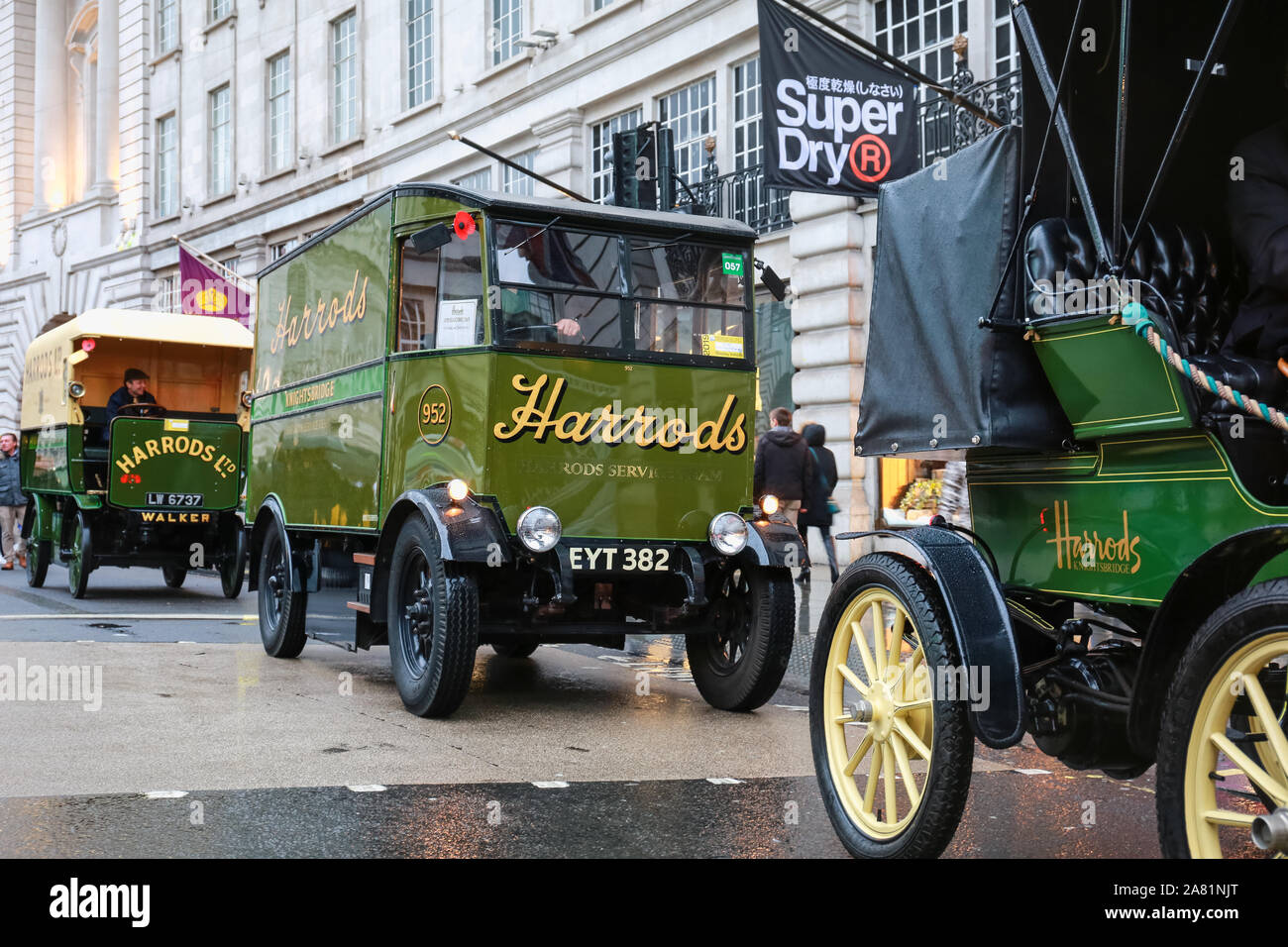 Regent Street, London, UK, 02. Nov 2019. Vintage Harrods Lieferung Autos auf der REGENT STREET MOTOR SHOW 2019. Credit: Waldemar Sikora Stockfoto