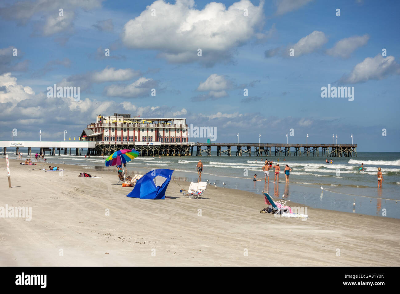 Daytona Beach Main Street Pier mit Joe's Crab Shack Restaurant und Bar