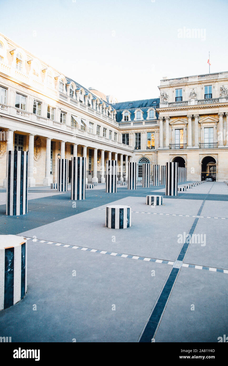 Sonnenuntergang in der Cour d honneur Palais Royal, Paris Stockfoto