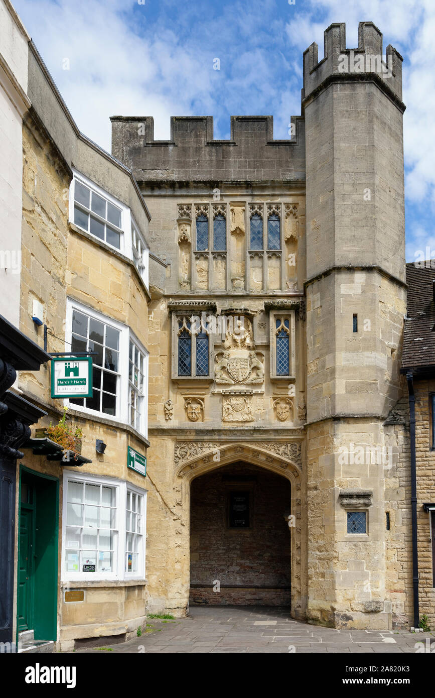 Mittellos Veranda, Eintritt zum Wells Cathedral Gründen vom Rathausplatz entfernt. Denkmalgeschützte bauten 1450 Stockfoto