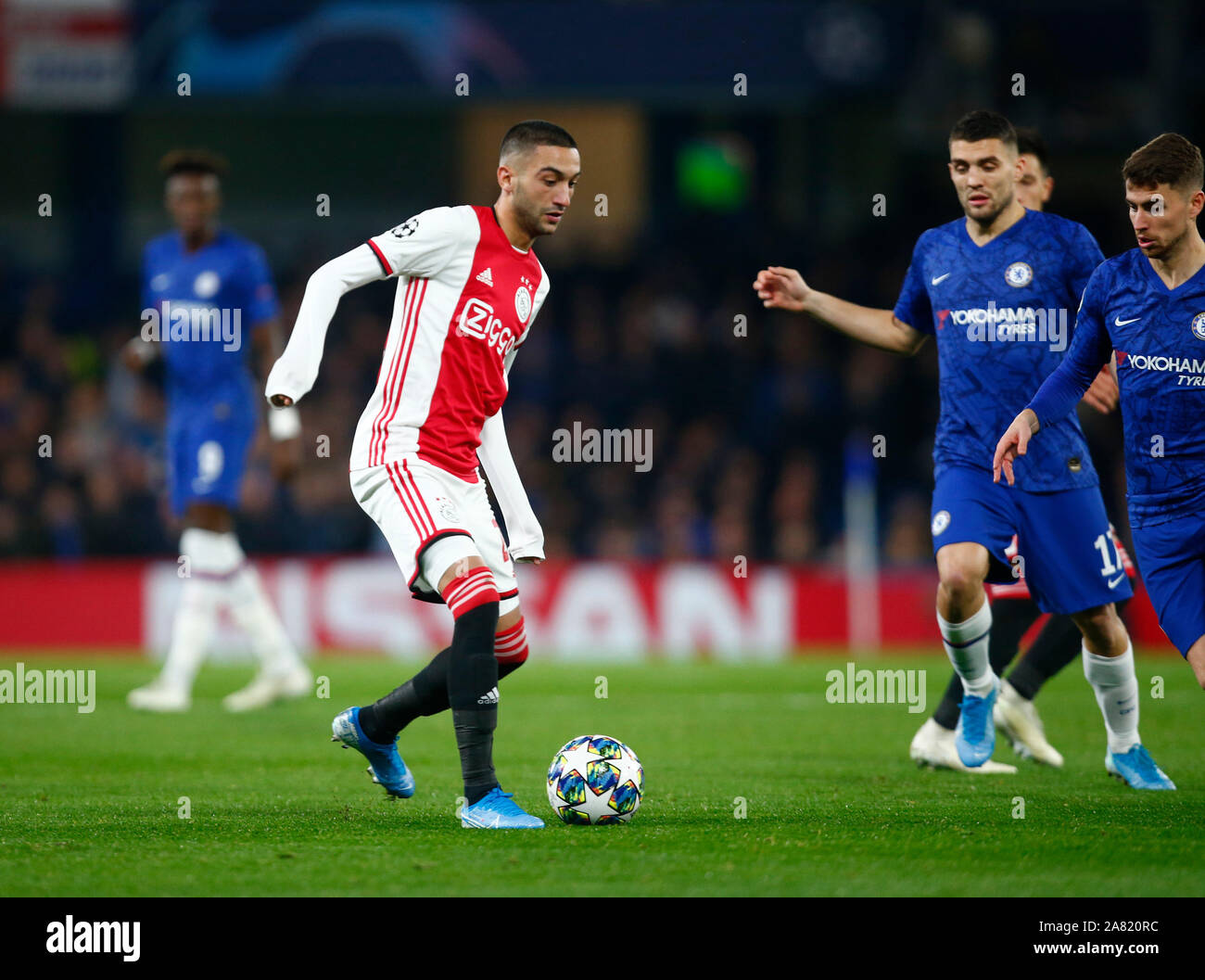 LONDON, VEREINIGTES KÖNIGREICH. 05. NOVEMBER 2019. Hakim Ziyech von Ajax während der Champions League Gruppe H zwischen Chelsea und Alax an der Stanford Brücke Stadium, London, England am 05. November 2019 Credit: Aktion Foto Sport/Alamy leben Nachrichten Stockfoto