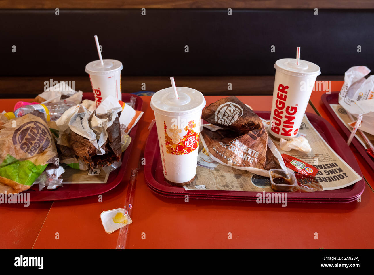 Valencia, Spanien - 1. November 2019: Burger King Restaurant Abfälle, die nicht recycelt werden. Stockfoto