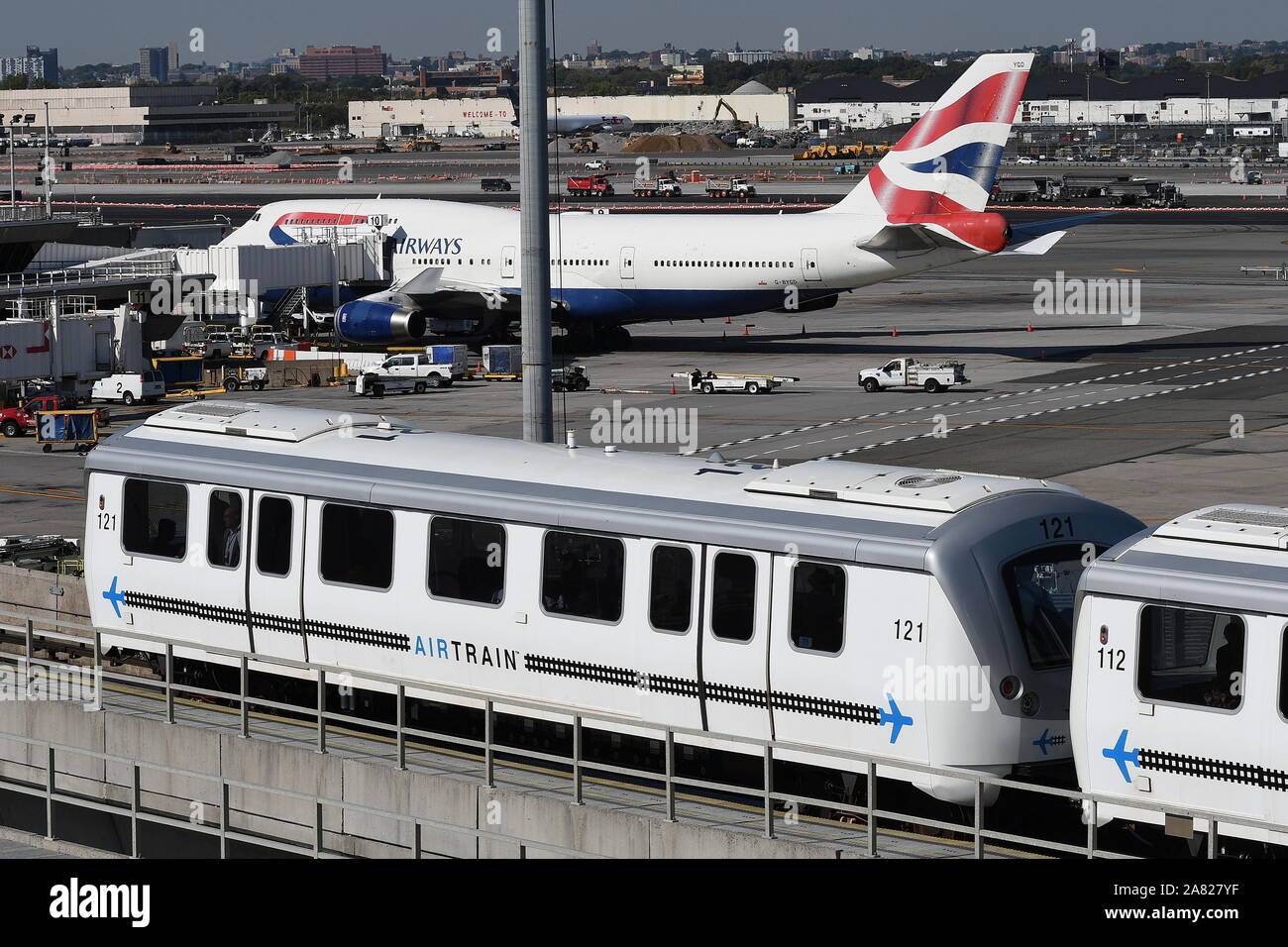 Der AIRTRAIN zwischen Terminal am NEW YORKER JFK International Airport