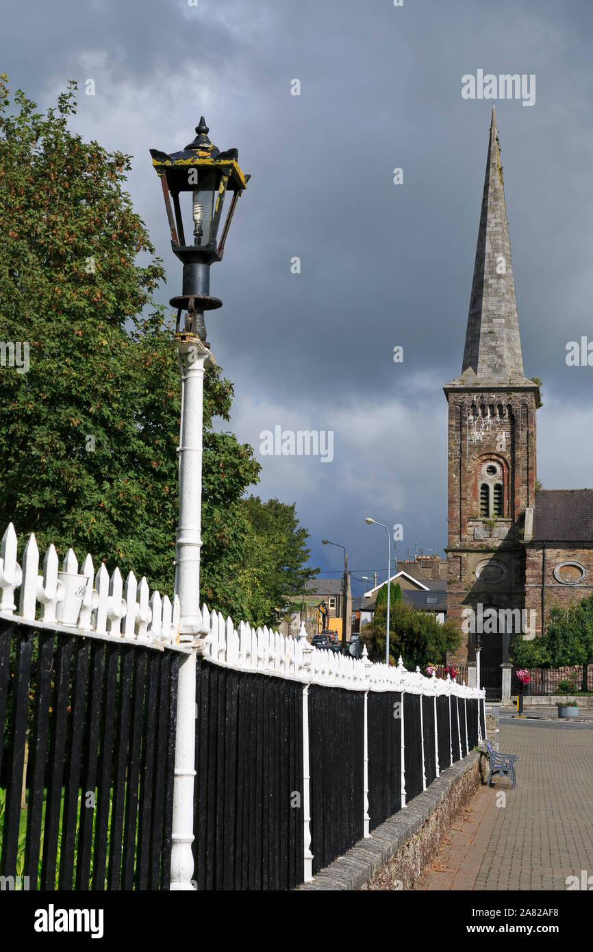 Stadt Park Zaun & Christ Church, Fermoy Stadt, County Cork, Irland Stockfoto