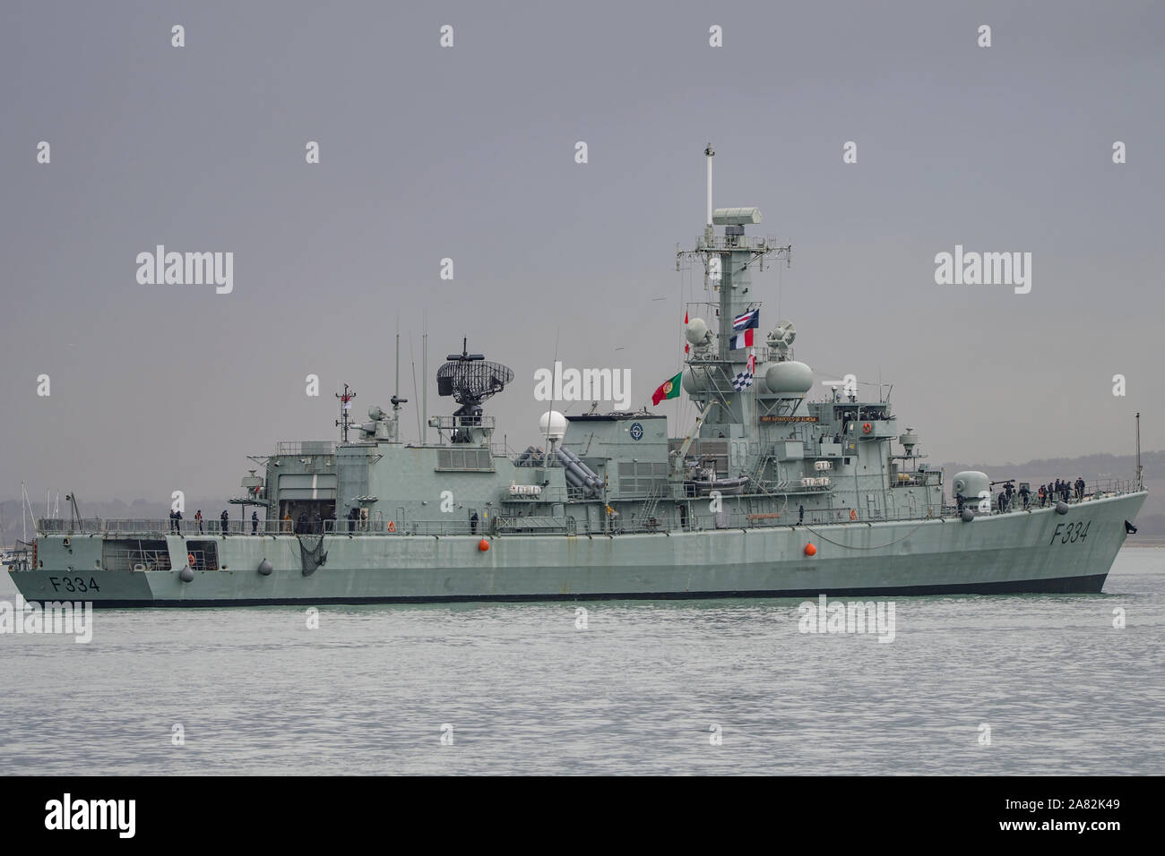 Die Portugiesische Marine Fregatte NFP D. Francisco de Almeida (F 334) bei der Ankunft in Portsmouth Harbour, UK am 4. November 2019 gesehen. Stockfoto