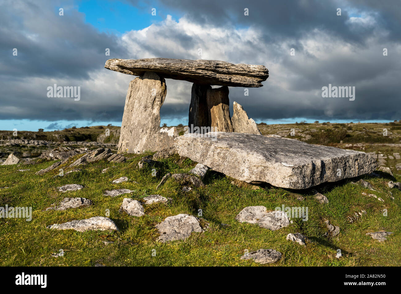 POULNABRONE DOLMEN (ca 30 C BC) County Clare Irland Stockfoto