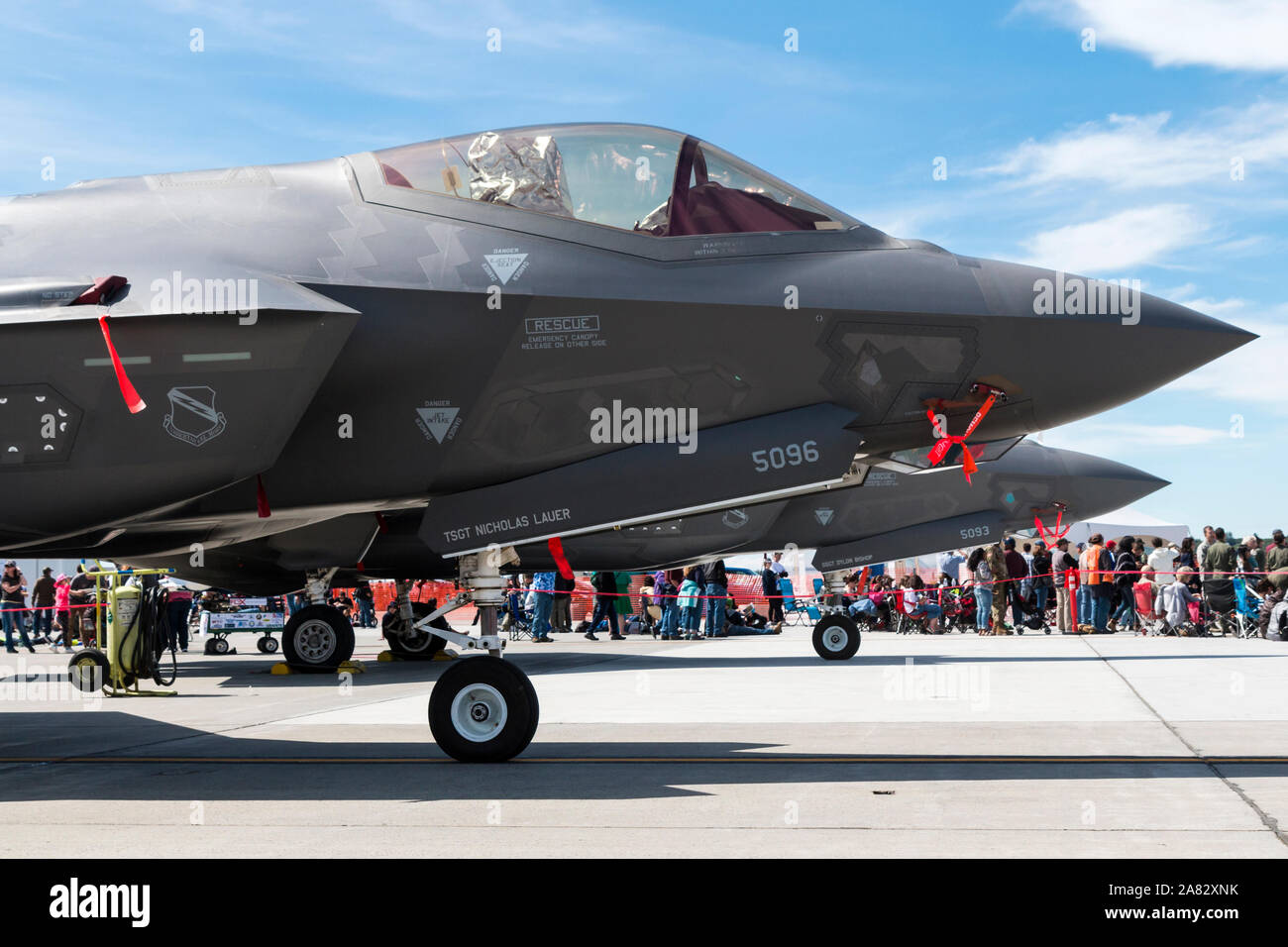 Die United States Air Force F-35 Lightning II sitzt auf statische Anzeige an die 2018 Arctic Thunder Airshow. Stockfoto