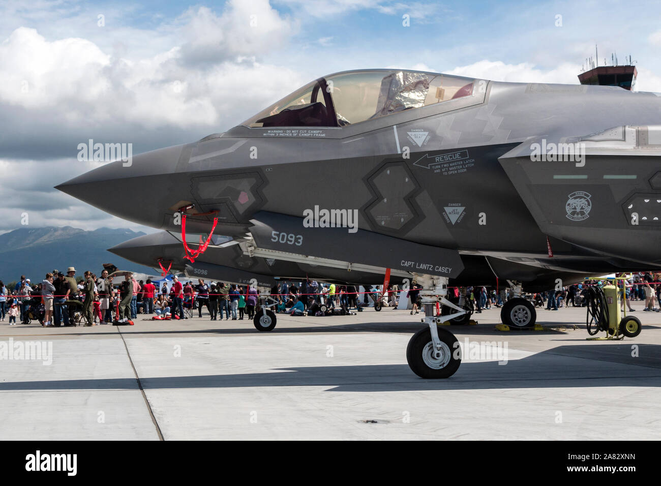Die United States Air Force F-35 Lightning II sitzt auf statische Anzeige an die 2018 Arctic Thunder Airshow. Stockfoto